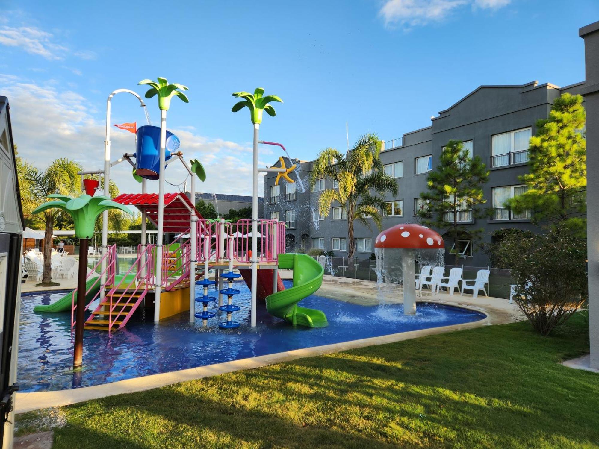 Howard Johnson Hotel & Resort フネス エクステリア 写真