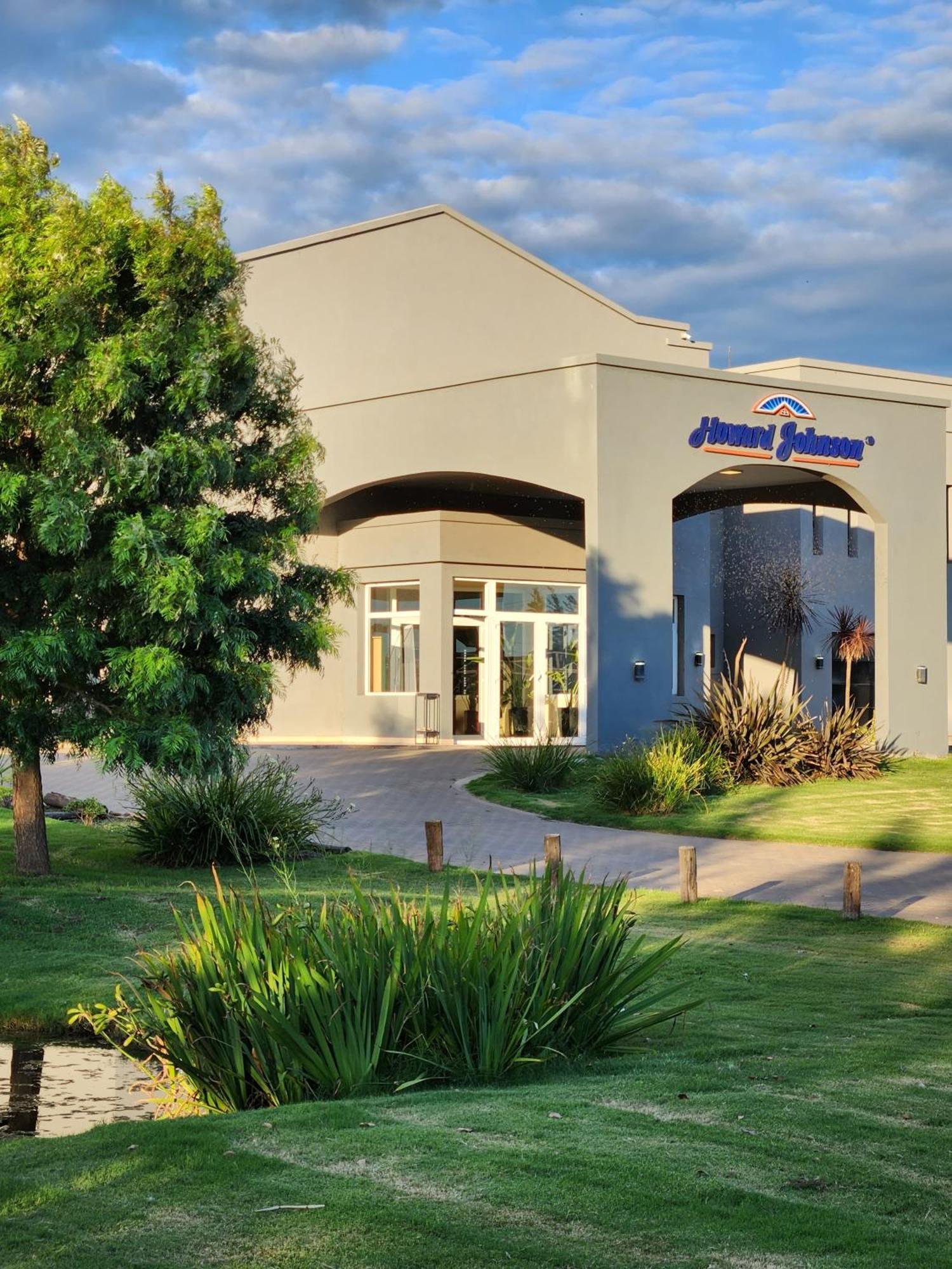 Howard Johnson Hotel & Resort フネス エクステリア 写真