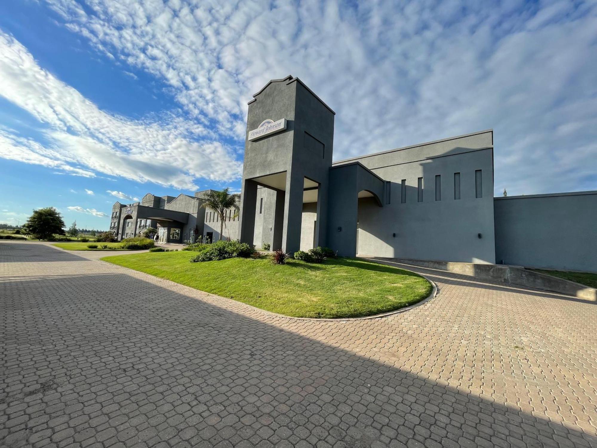 Howard Johnson Hotel & Resort フネス エクステリア 写真