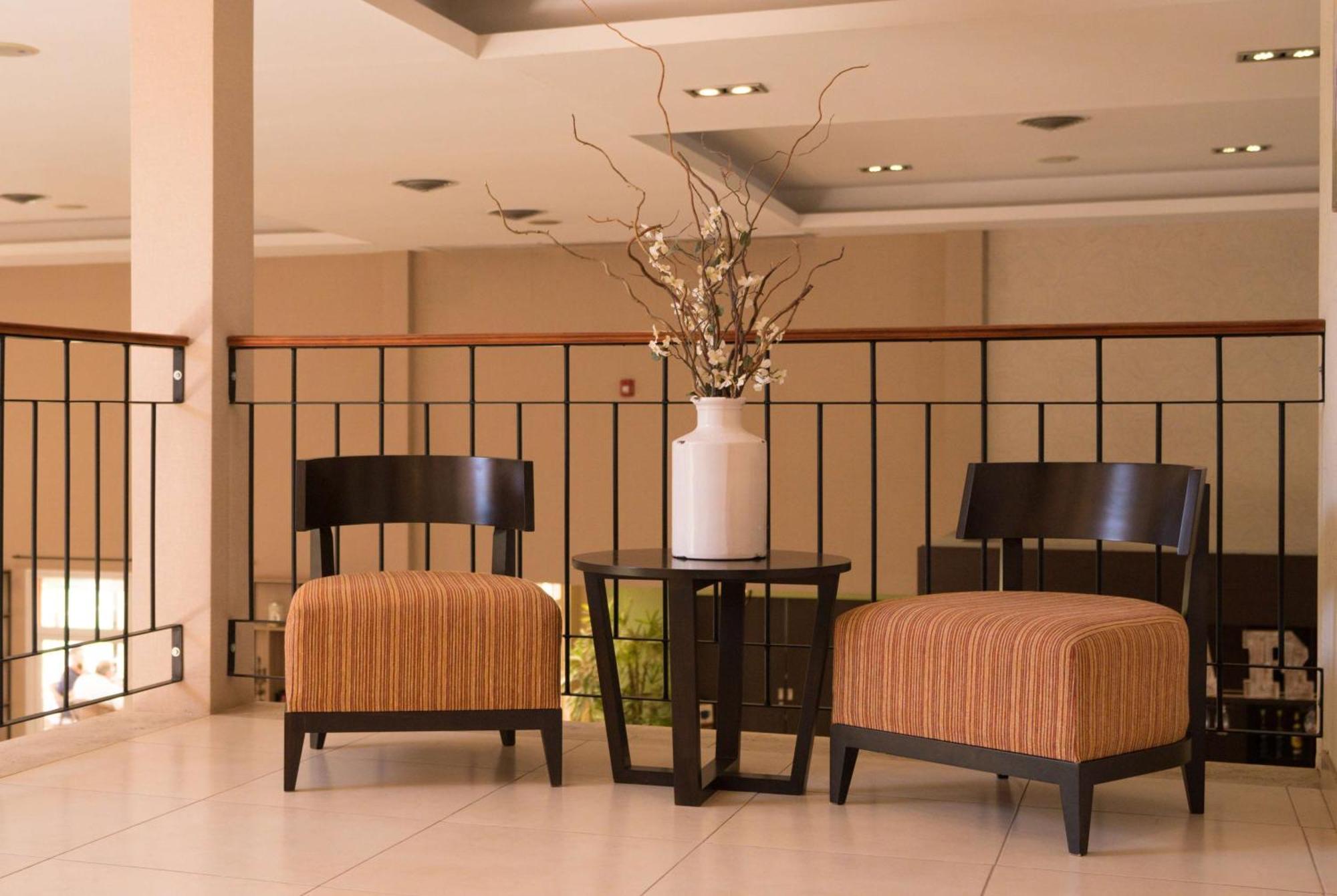 Howard Johnson Hotel & Resort フネス エクステリア 写真