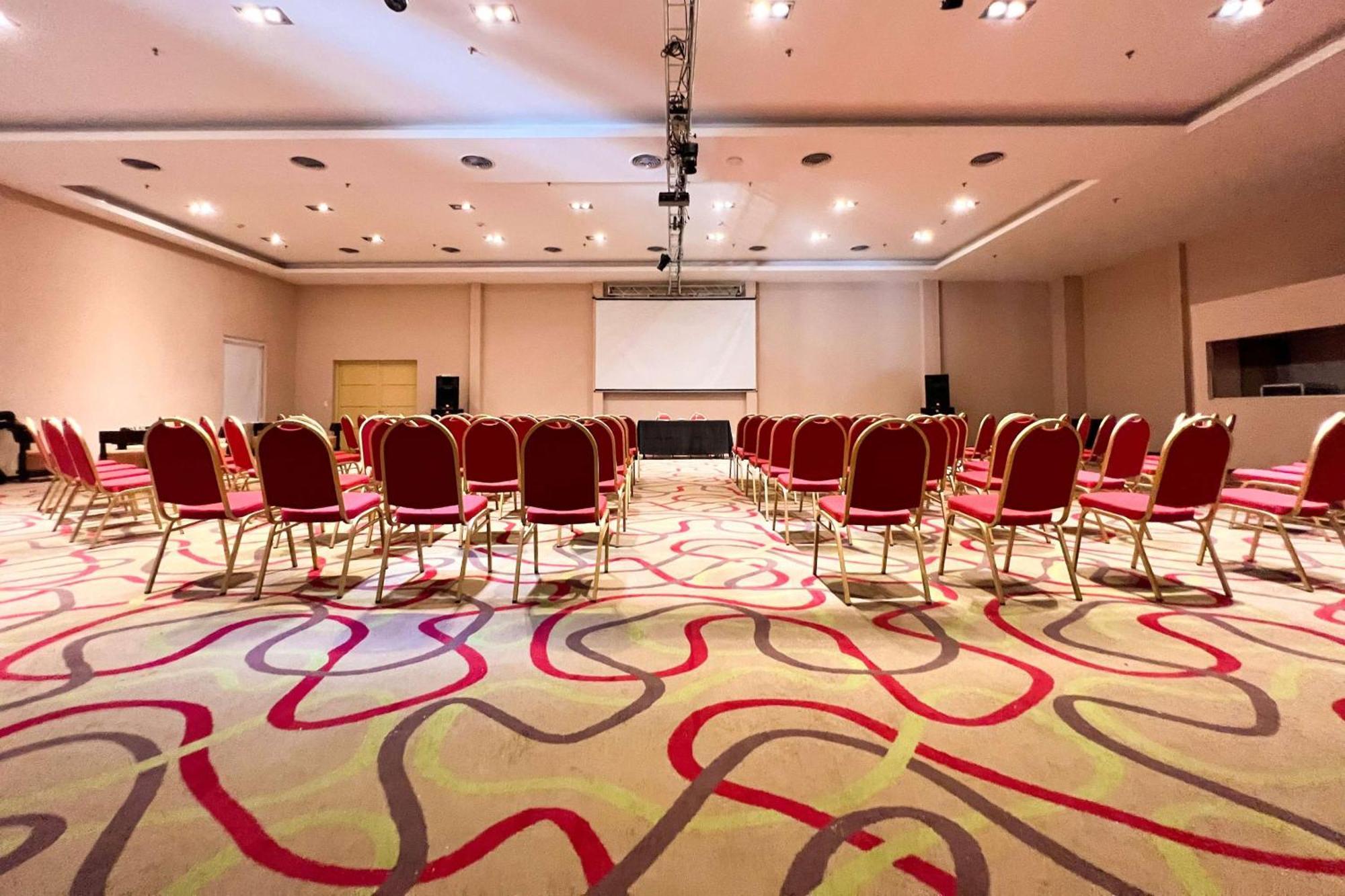 Howard Johnson Hotel & Resort フネス エクステリア 写真