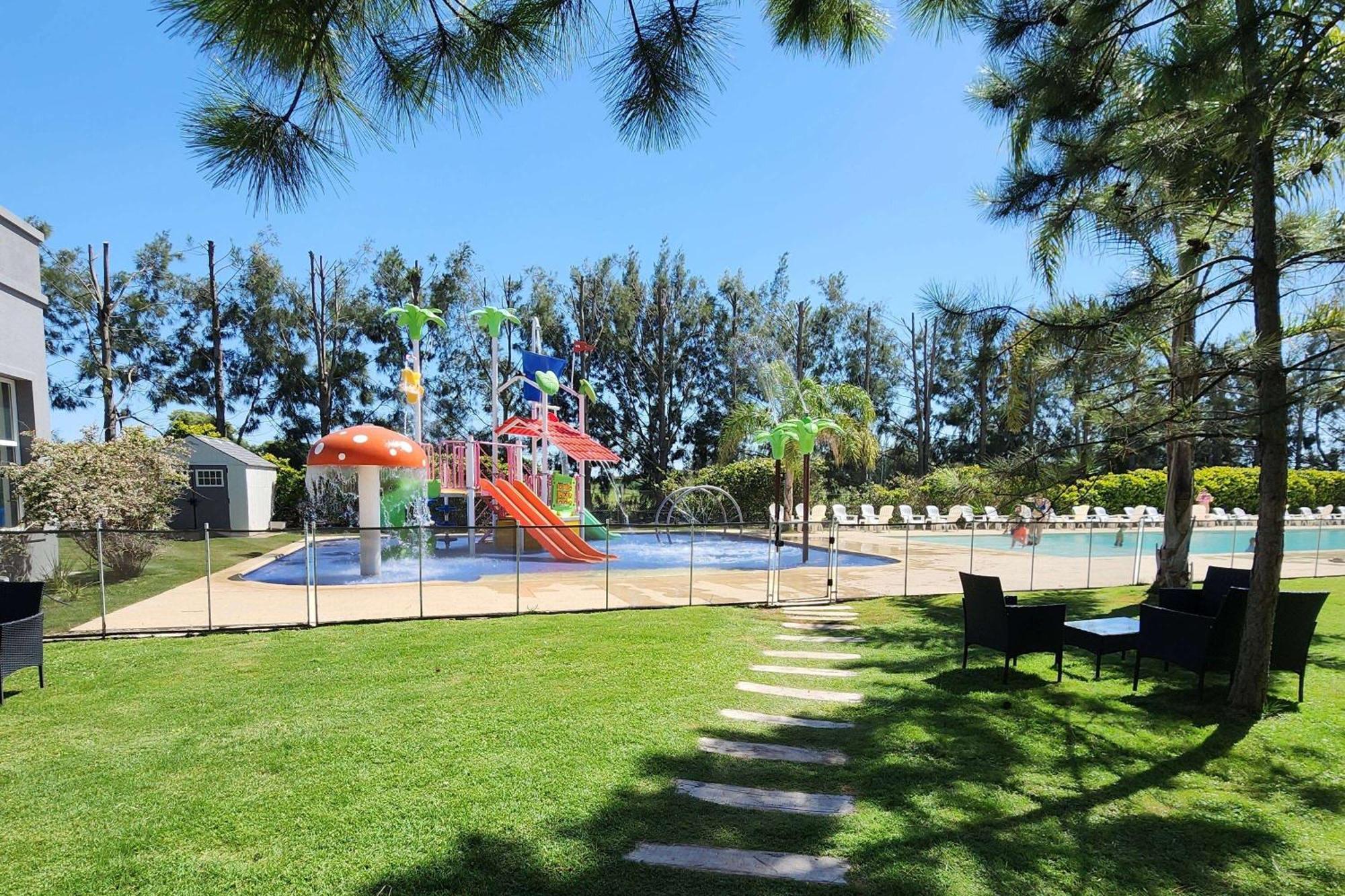 Howard Johnson Hotel & Resort フネス エクステリア 写真
