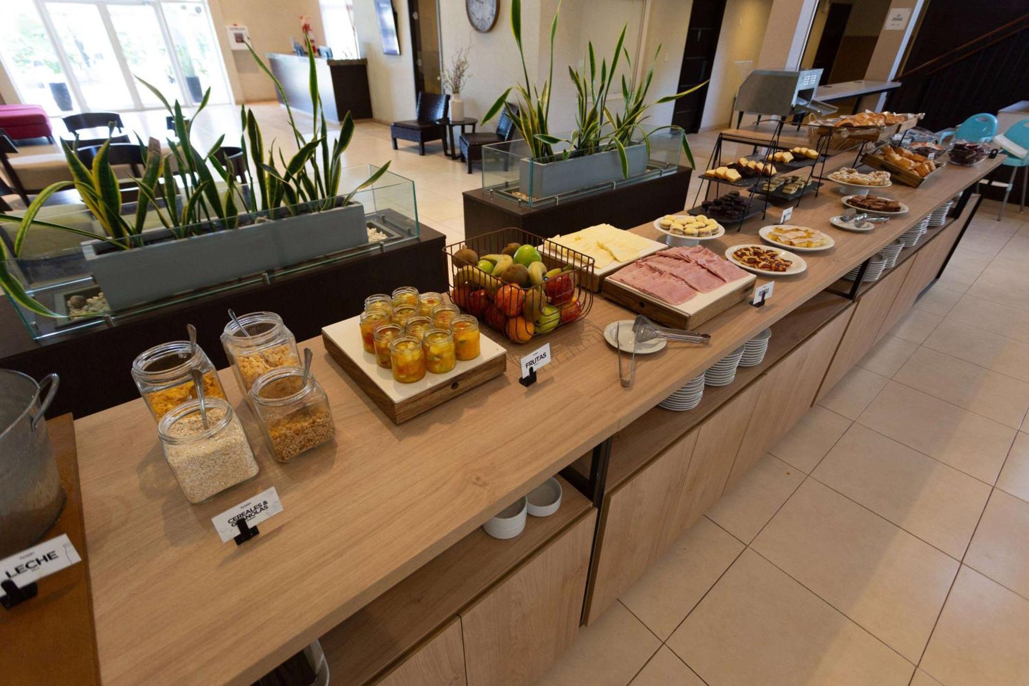 Howard Johnson Hotel & Resort フネス エクステリア 写真