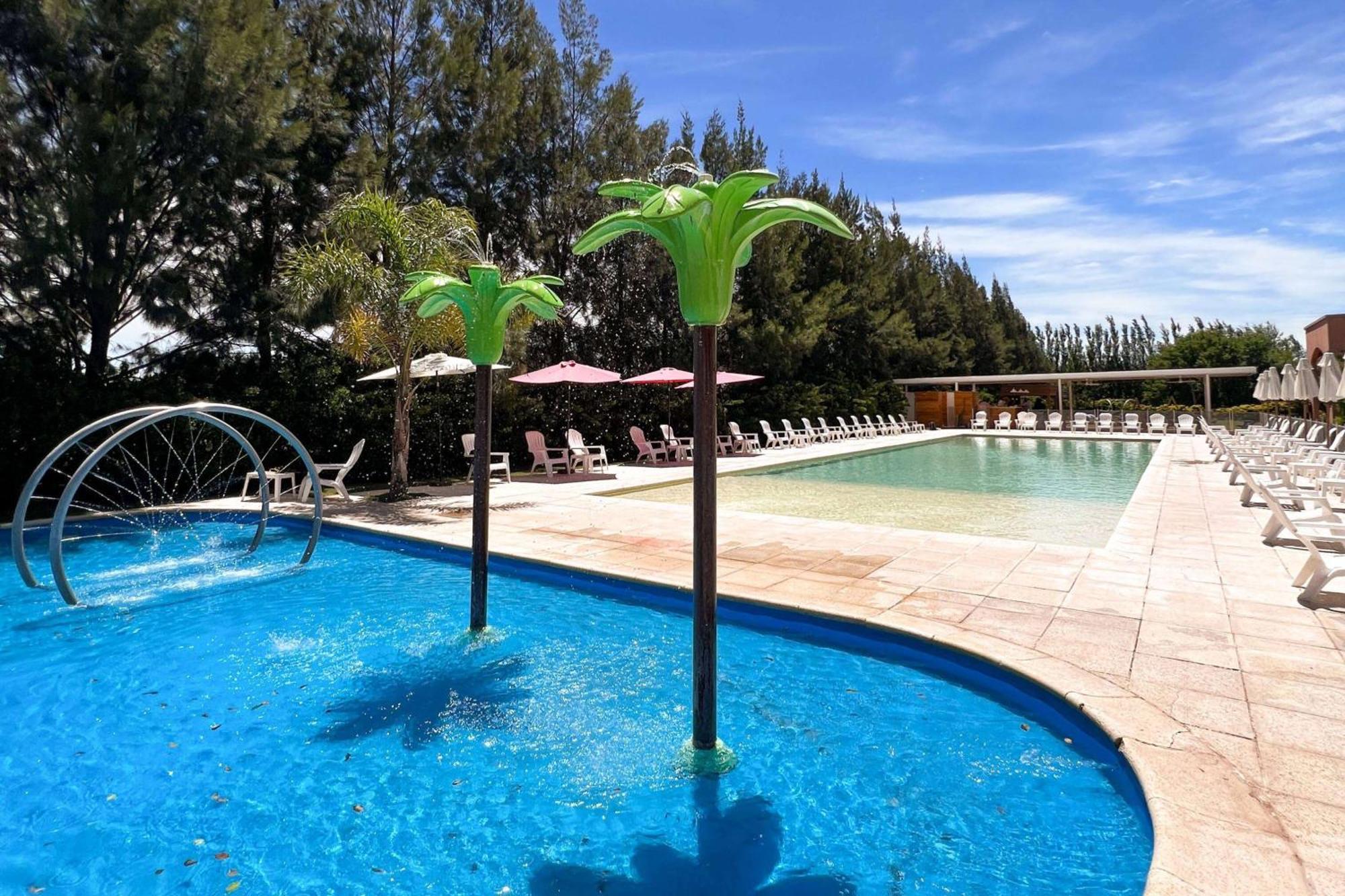 Howard Johnson Hotel & Resort フネス エクステリア 写真