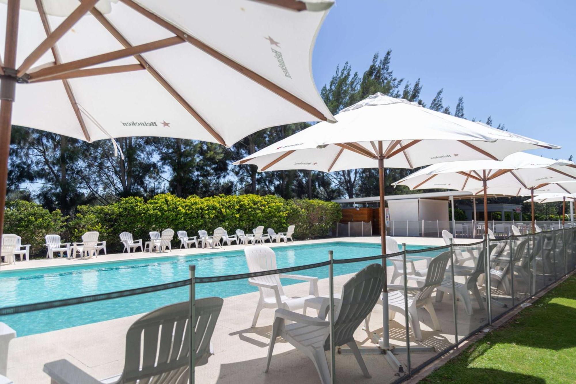Howard Johnson Hotel & Resort フネス エクステリア 写真