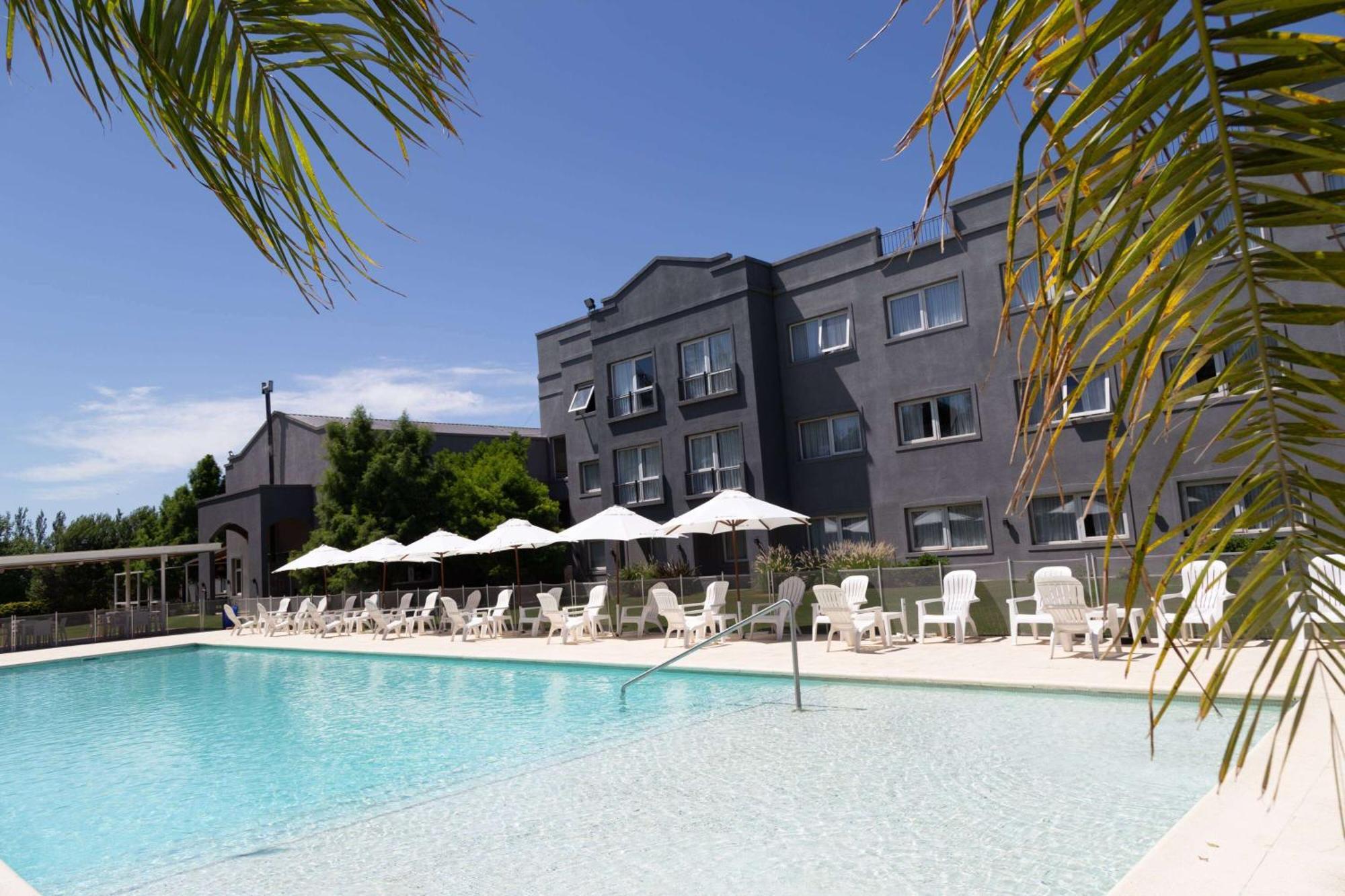 Howard Johnson Hotel & Resort フネス エクステリア 写真