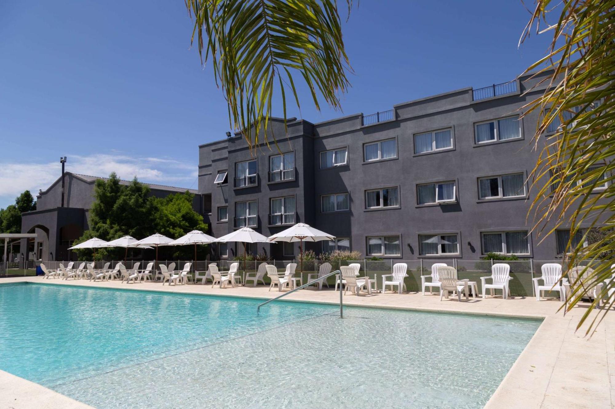 Howard Johnson Hotel & Resort フネス エクステリア 写真