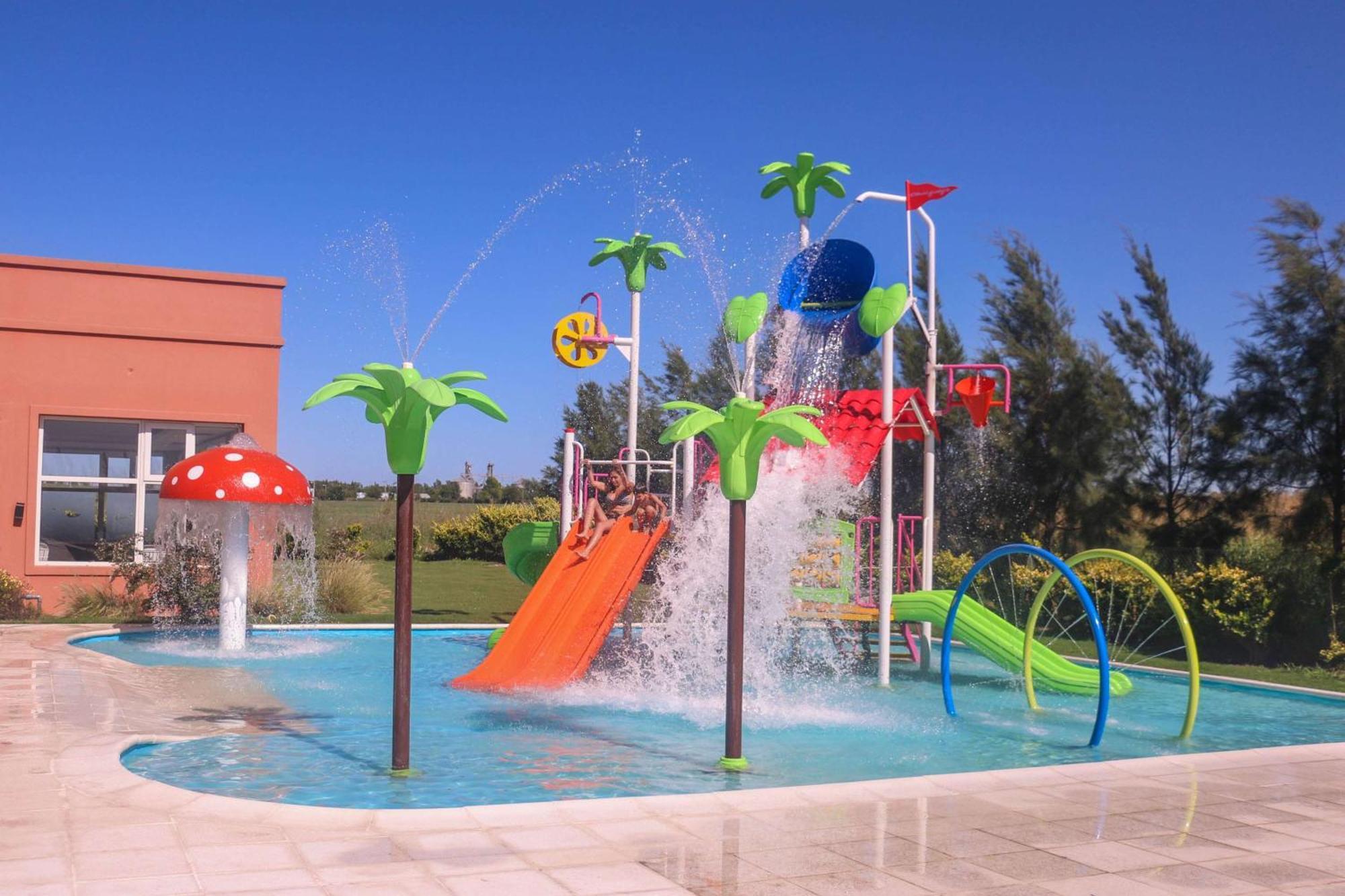 Howard Johnson Hotel & Resort フネス エクステリア 写真