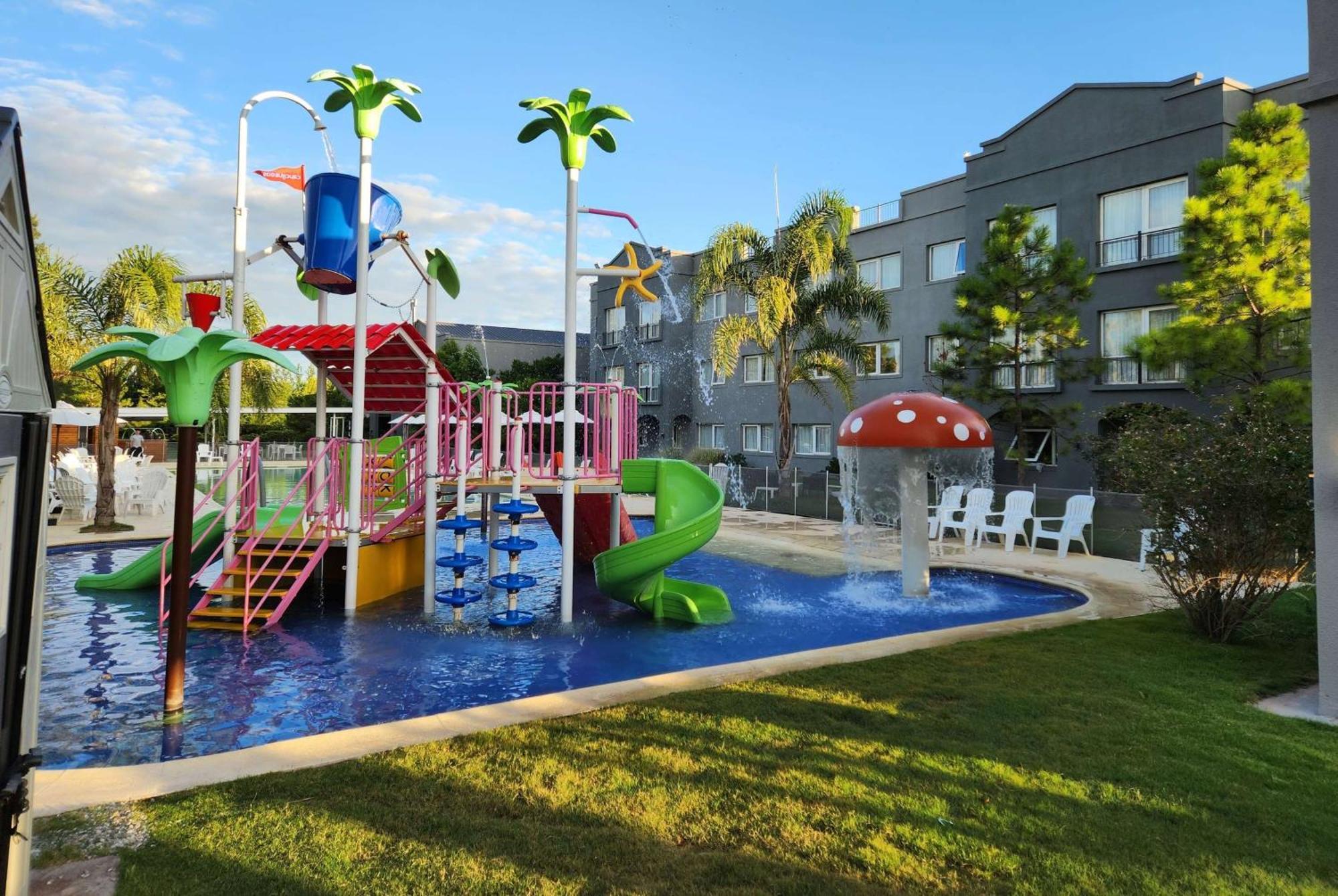 Howard Johnson Hotel & Resort フネス エクステリア 写真