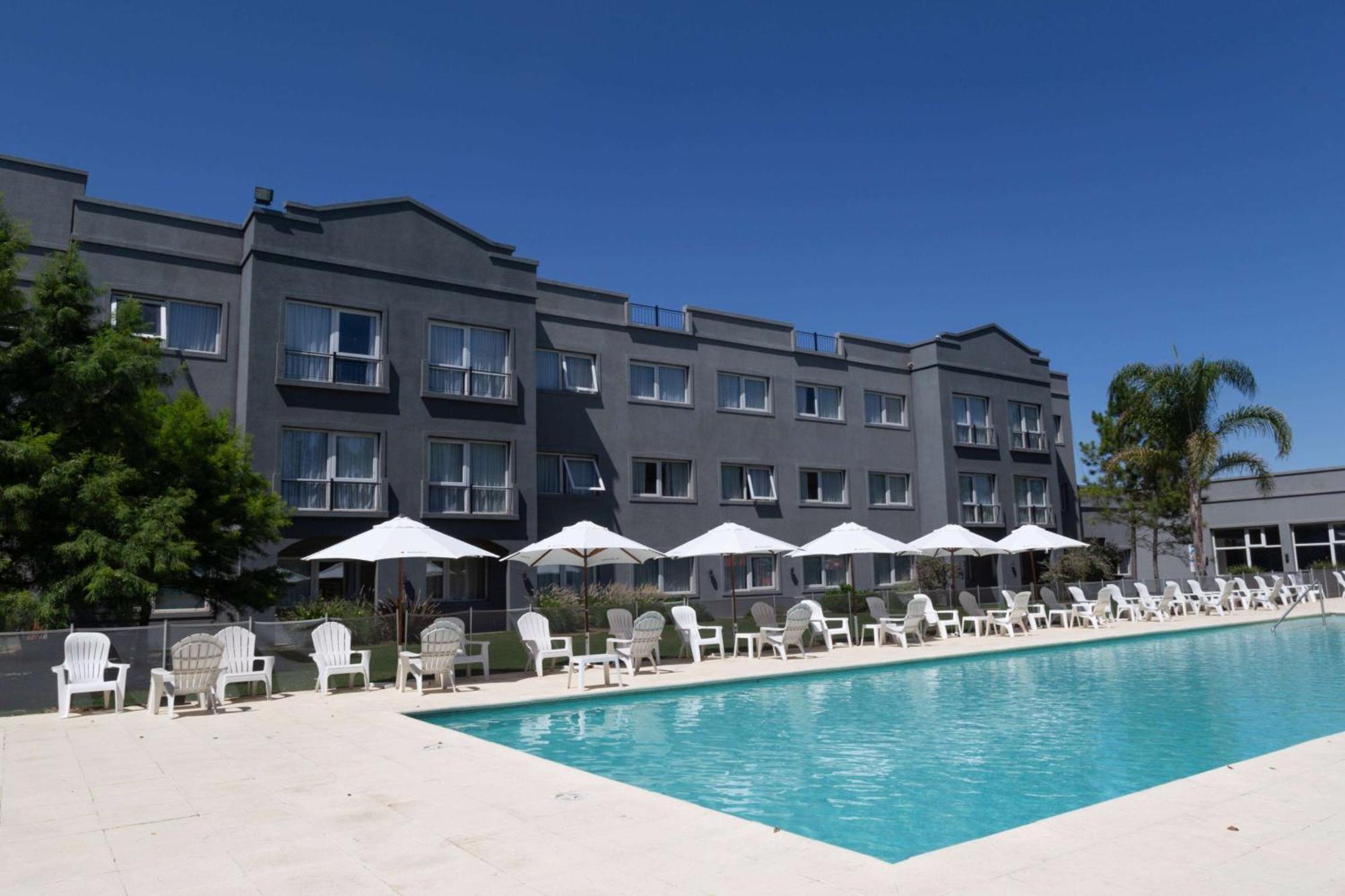 Howard Johnson Hotel & Resort フネス エクステリア 写真