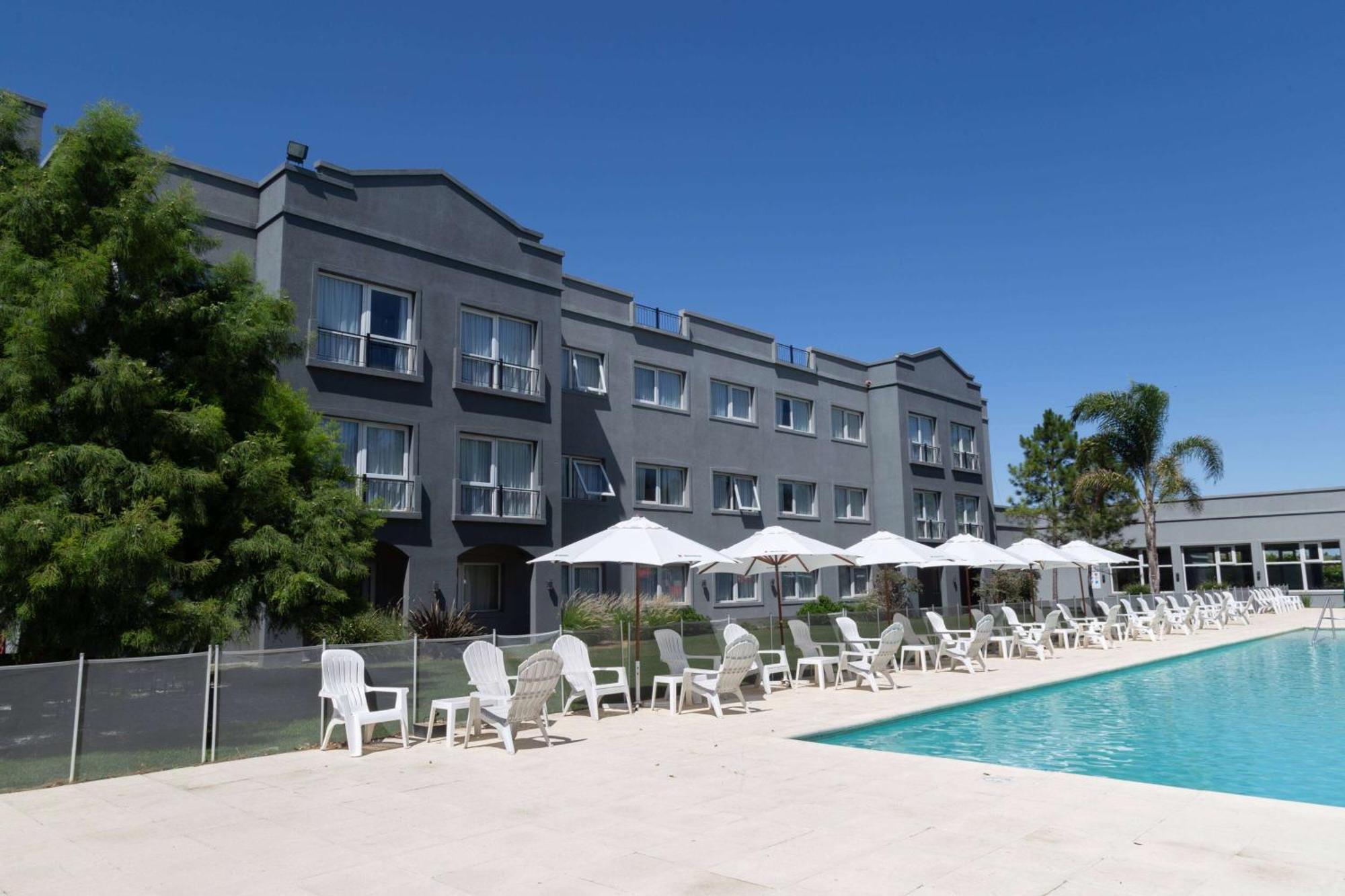 Howard Johnson Hotel & Resort フネス エクステリア 写真