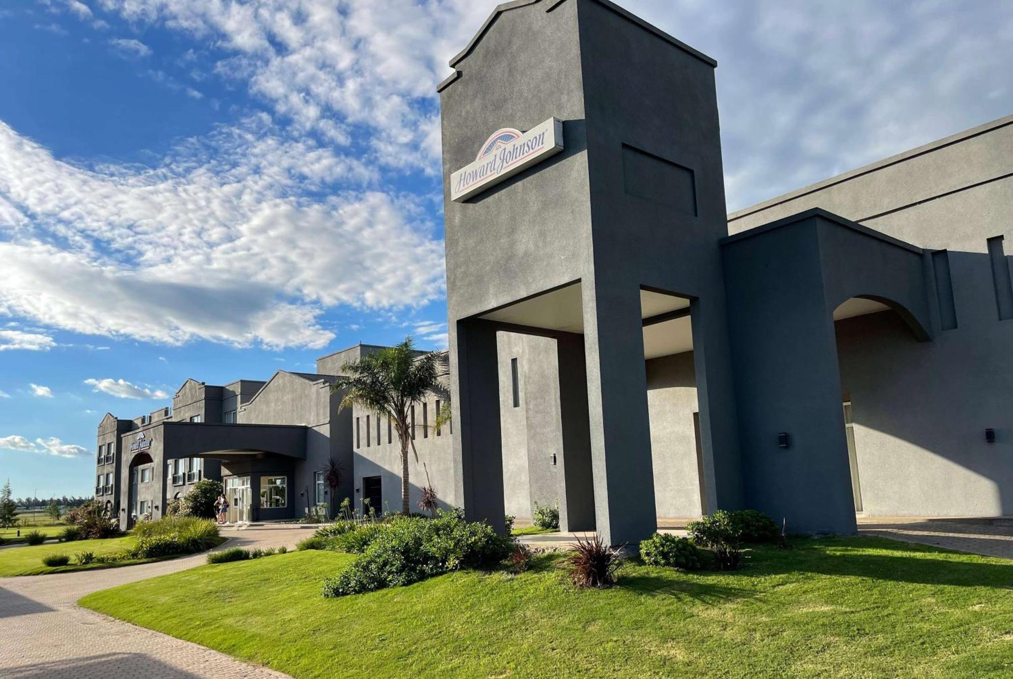 Howard Johnson Hotel & Resort フネス エクステリア 写真